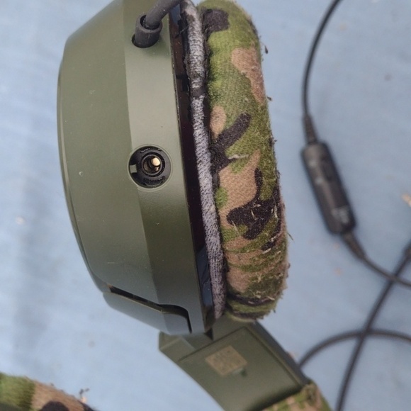 - Turtle Beach Camouflage Over-Ear Headphones with mic - Picture 2 of 3